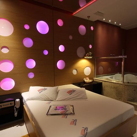 Happy Night (Adults Only) Hotel Cotia  Buitenkant foto